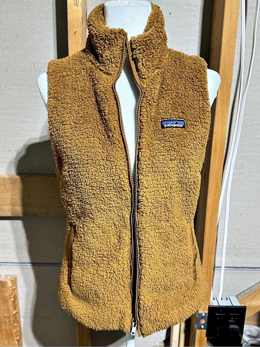 Patagonia W's Los Gatos Vest Fleece Vest in Brown Size Medium NWT